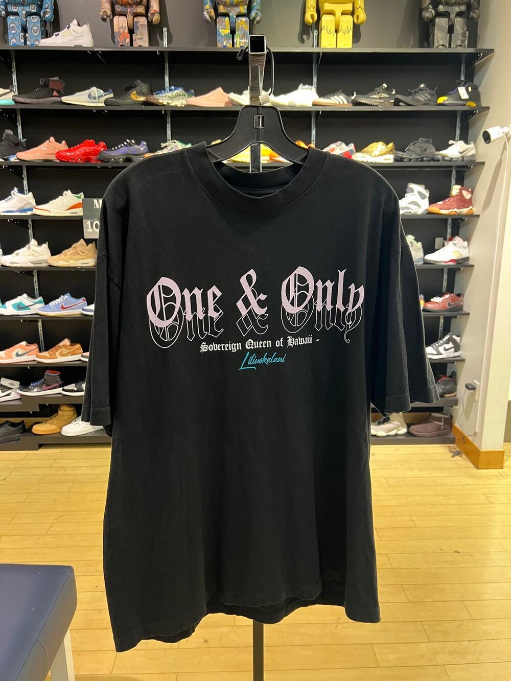 The ‘Ili’ili Edit Queen of Hawaii T Shirt Sz L